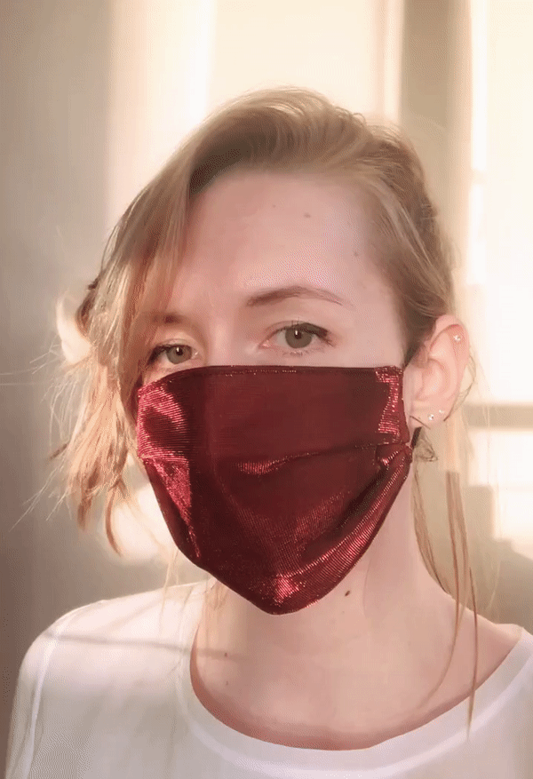 Boomarang of girl with mask 